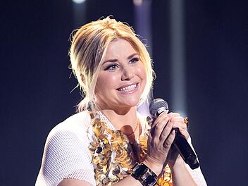 Beatrice Egli Auf der Musikbühne ist Beatrice Egli in ihrem Element, aber was sucht die Schlagersängerin in der Casting-Sendung "Germany's Next Topmodel"?