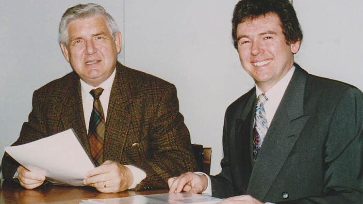 Herbert Fiederling mit dem damaligen Landrat Franz Krug Foto: privat