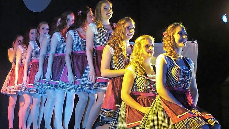"Hütten-Gaudi" mit der Showtanzgruppe aus Oberlauringen. Fotos: Doris Bauer