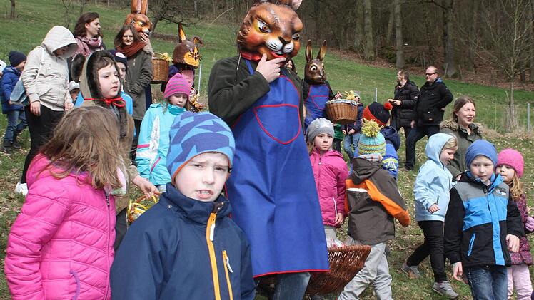 Osterhasen sehen schlecht - deshalb laufen sie auch ganz langsam. Foto: Sonja Adam