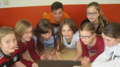 Am Dienstag spielt das Gymnasium Ernestinum "Wer ist die Schönste im Worlf-Wide-Web?" von Sabine Wessels.Foto: Programmheft