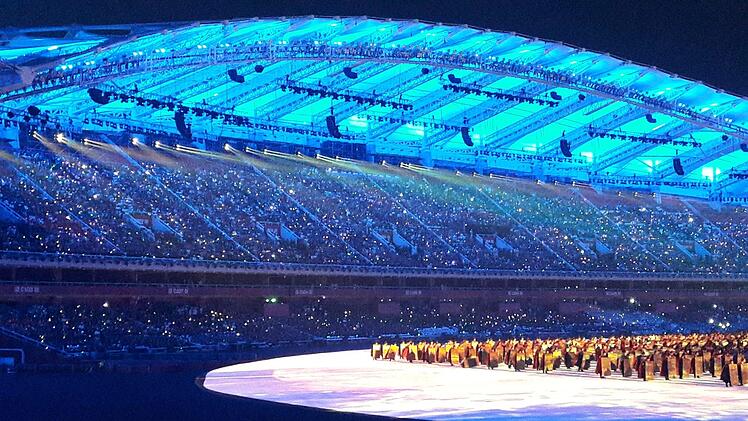 Gigantisch war die Eröffnungs-Show vor 60 000 Zuschauern im Stadion von Wuhan. Foto: privat