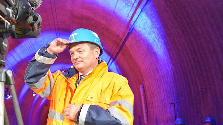 Dass bald auf zwei 57 Kilometer langen Gleisstrecken unter dem Gotthard-Massiv Hochgeschwindigkeitszüge durchrasen werden, ist maßgeblich Detlef Obierays Werk. Foto: Transtec Gotthard