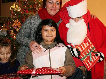 Der Weihnachtsmann brachte kleine Geschenke Fotos: Werner Vogel