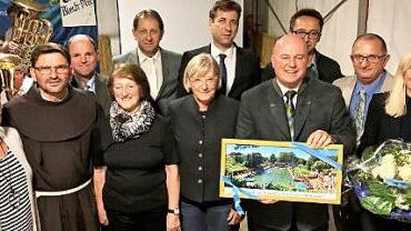 Bei der Verabschiedung waren dabei (von links): Rosi Kraus, Pater Flavian Michali, Michael Hofmann, Waltraud Howells, Manfred Eckert, Gudrun Koschyk, Hermann Ulm, Hartmut Koschyk, Marti Redel, Hans Heckel, Silke Launert Fotos: Thomas Weichert