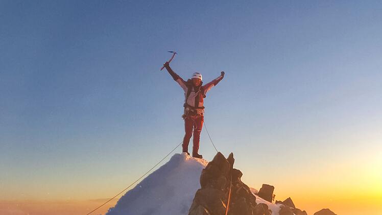 Laura Dahlmeier auf einem Vor-Gipfel des Montblanc: Die Ex-Biathletin war rasend schnell in die Bergsteiger-Elite aufgestiegen.
