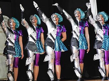 Die Stadtsteinacher Maxigarde verkleidete sich im vergangenen Jahr als "Human Robots" - halb Mensch, halb Roboter. Foto: Sonny Adam/Archiv