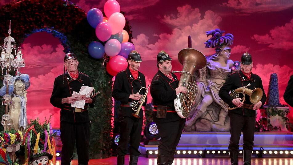Die «Altneihauser Feierwehrkapell'n»  bei der Fastnacht in Franken 2018. Foto: Daniel Karmann/dpa