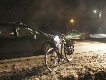 Das Unfallfahrrad und Unfallauto bei Schlammersdorf Foto: Josef Hofbauer