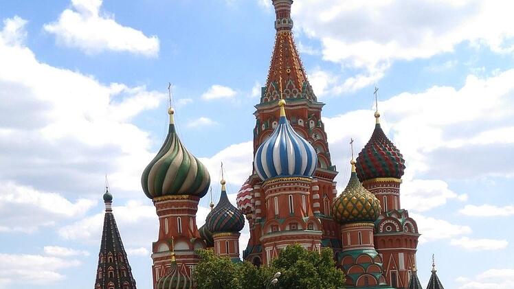 Auch an der russischen Kultur zeigen sich die Fußballfans aus aller Welt interessiert. Allemal ein Foto wert ist die Basilius-Kathedrale in Moskau.Wolfgang Schneider