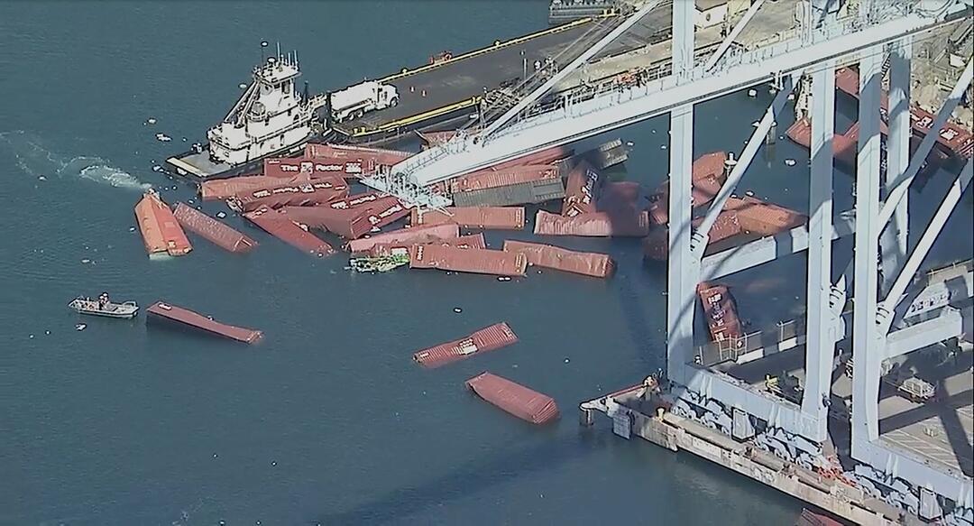 Container in Hafenbecken in Kalifornien gefallen