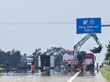 A2 bei Burg wegen Hitzesch&auml;den gesperrt