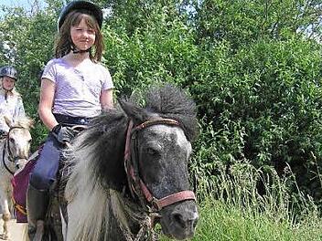 Hoch zu Ross, das macht vielen Kindern Spaß.  Text/Foto: privat