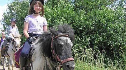 Hoch zu Ross, das macht vielen Kindern Spaß.  Text/Foto: privat