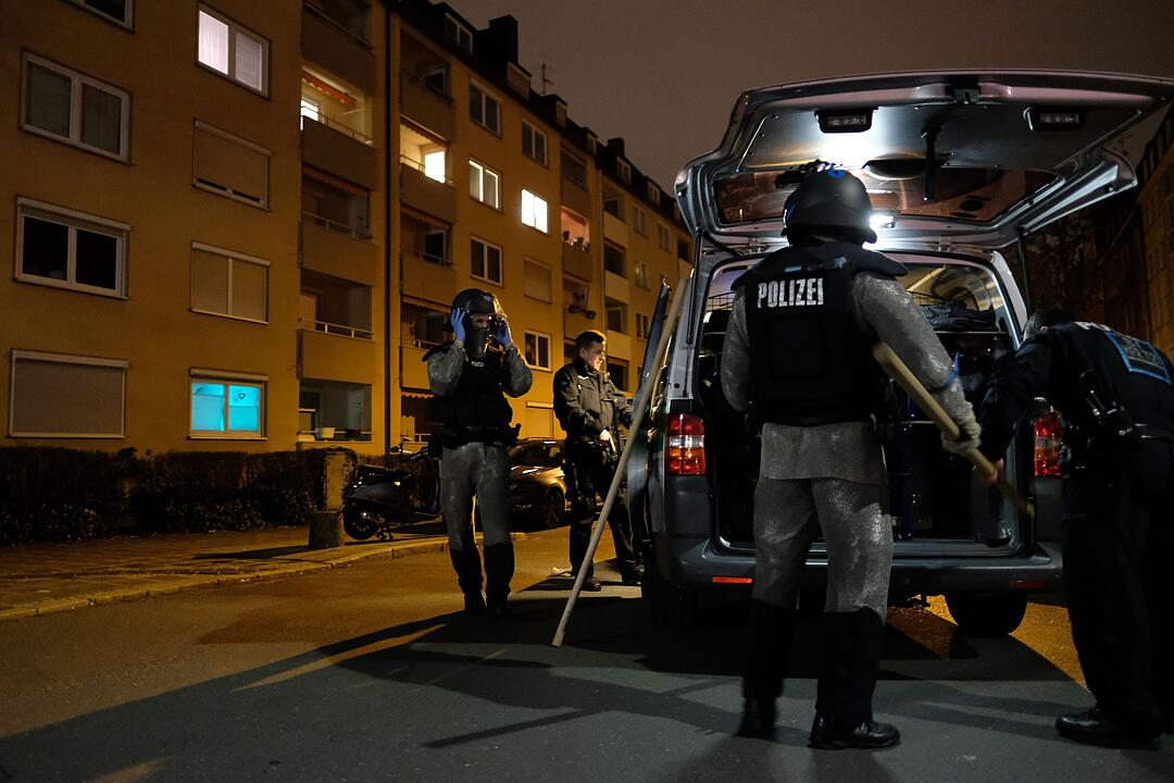 Nürnberg: Drei Frauen niedergestochen - Täter auf der Flucht