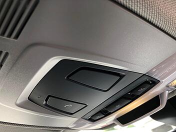 eCall ist ein elektronisches Notrufsystem, das bei einem Unfall europaweit automatisch Hilfe anfordert. Derart ausgerüstete Fahrzeuge verfügen über Crash-Sensoren, die einen heftigen Aufprall erkennen und melden können. Feuerwehr Erlangen