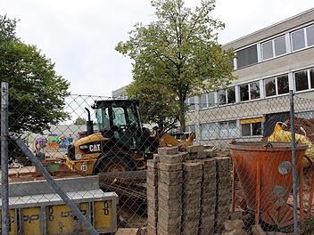 An der Schule in Mühlhausen laufen die Bauarbeiten.     Foto: Evi Seeger