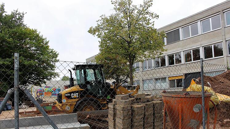 An der Schule in Mühlhausen laufen die Bauarbeiten.     Foto: Evi Seeger