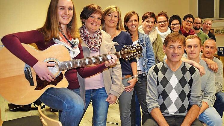 Musizieren am Freitag für an Krebs erkrankte Kinder: die Stralsbacher Gruppe "Nur Mut". Foto: Kathrin Kupka-Hahn