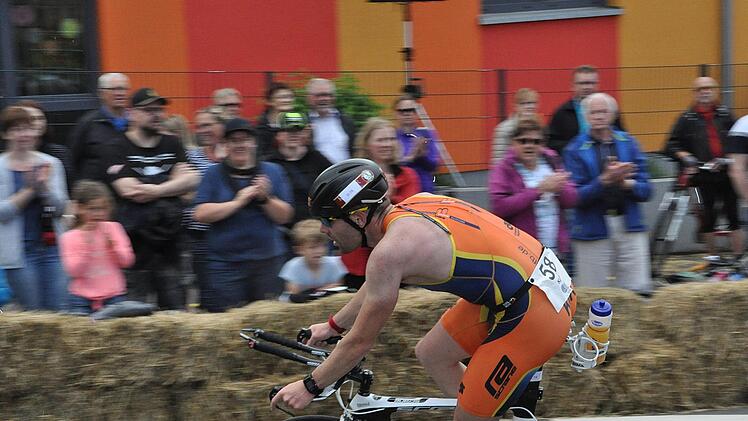 KIlian Deichsel vom ASV Kulmbach überzeugte, obwohl seine Hauptdisziplin Schwimmen buchstäblich ins Wasser fiel. Foto: Karl Heinz Weber