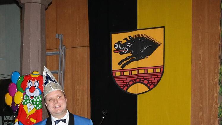 Die beiden Elferräte Fabian Weber und Christian Giebfried (im Bild von links) führten beim Faschingsauftakt durch das Programm.