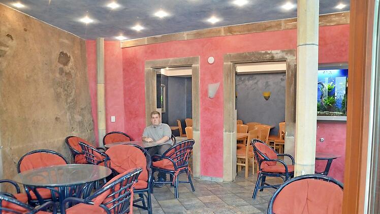 Michael Römmelt im Juli 2019 im leer geräumten Café