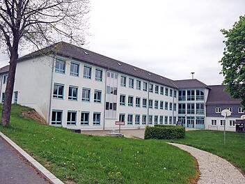 Der Unterricht an der Grund- und Mittelschule Windheim soll künftig digitaler laufen. Auch der Schulhof soll schöner werden.  Foto: Heike Schülein