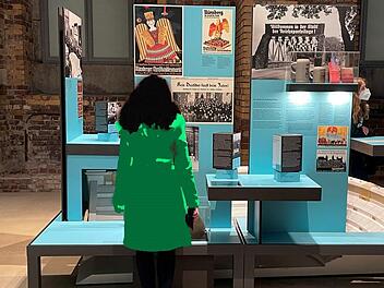 Die belarussische Journalistin Sascha interessiert sich, während ihrer Zeit in Franken, besonders für das Reichsparteitagsgelände in Nürnberg und die dortige Ausstellung im Dokumentationszentrum.