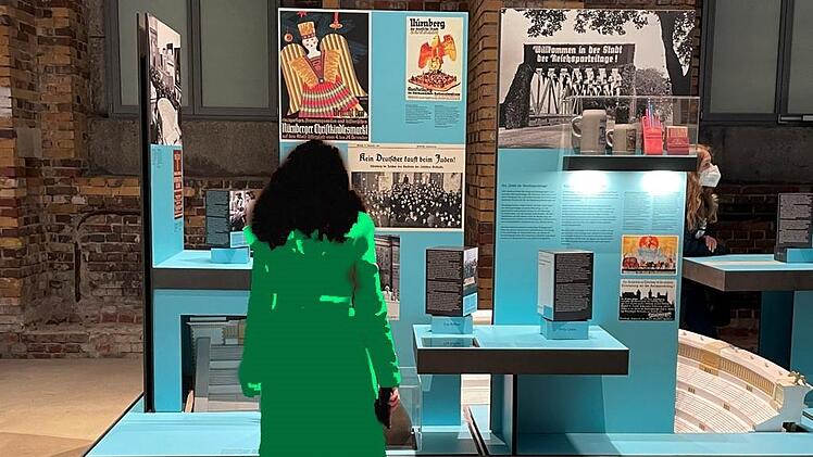 Die belarussische Journalistin Sascha interessiert sich, während ihrer Zeit in Franken, besonders für das Reichsparteitagsgelände in Nürnberg und die dortige Ausstellung im Dokumentationszentrum.