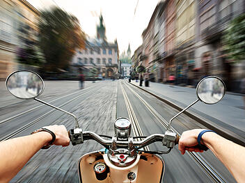 Rollerfahrer, schnell, Geschwindkeit, Vespa