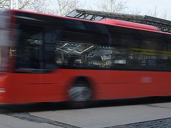 Ein Linienbus erfasste nahe Coburg einen Mann