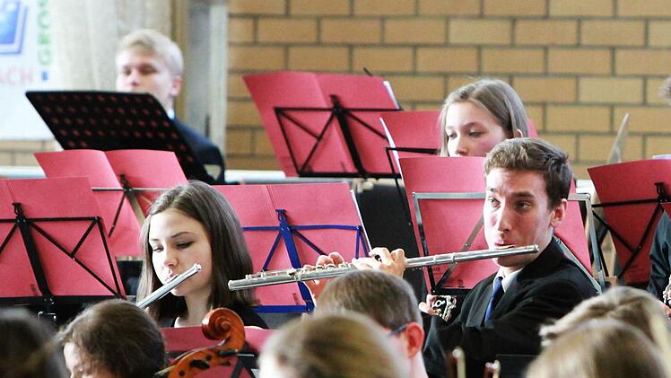 Unter der Leitung von Till Fabian Weser gastierte das Jugendsymphonieorchester Oberfranken erstmals in Bad Rodach.Foto: Jochen Berger