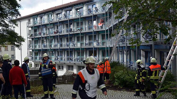 Dramatische Szenen bei der Großübung am Samstag im Haus Kreuzberg der Kurklinik "Am Kurpark" in Bad Kissingen.  Foto: Rauch