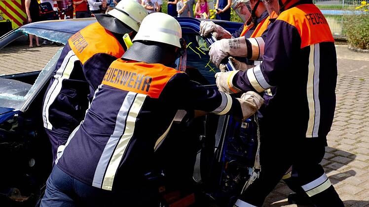 Die Feuerwehr zeigt anlässlich ihres Jubiläums, was sie so drauf hat. Foto: Gerd Schaar