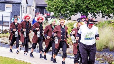 Mit ihrer "Werbekampagne" sind die Dorffest-Bewerber auf Kurs.