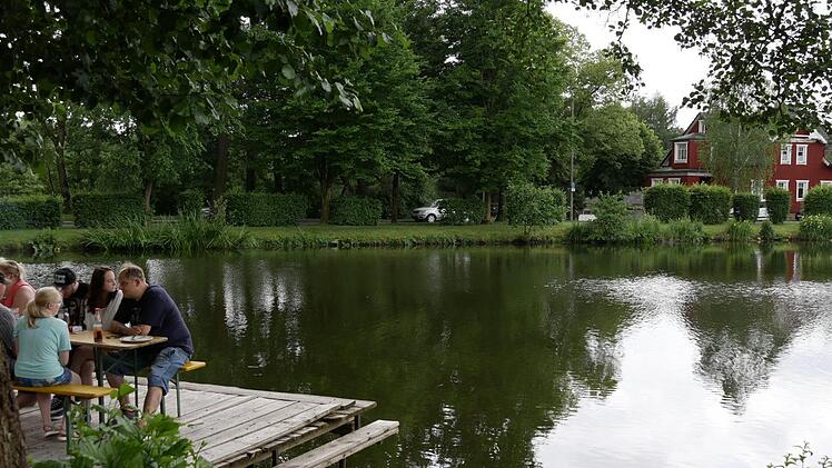 Wer kann schon dieses passende, maritime Flair zum Fischfestival schon bieten! Die Wildenheider haben es ... Foto: Manja von Nida