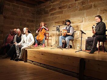 Die Gruppe "Zweifelsdrei" sorgte bei der Programmvorstellung am Putzenstein für die musikalische Unterhaltung.Katharina Müller-Sanke