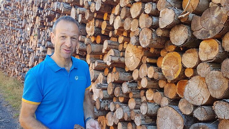 Der Eberner Revierförster Sven Kaps hat als Waldbesitzer mit dem Borkenkäferbefall zu kämpfen. Foto: Eckehard Kiesewetter