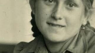 Gertrud Knorr (geb. Kropfeld) als Schulmädchen