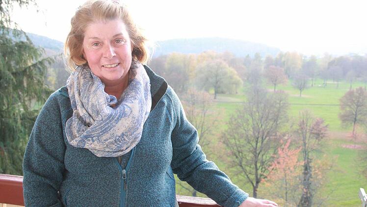 Es müsste viel gemacht werden an der alten Villa, meint Annette Limpert. Noch einmal etwas ganz anderes? Dafür hat die 52-Jährige keine Kraft mehr. Die Kurpension Trümbach wird nach fast 100 Jahren im Familienbesitz verkauft. 1996 hatte das Sanatorium 10 000 Übernachtungen pro Jahr. Foto: Carmen Schmitt