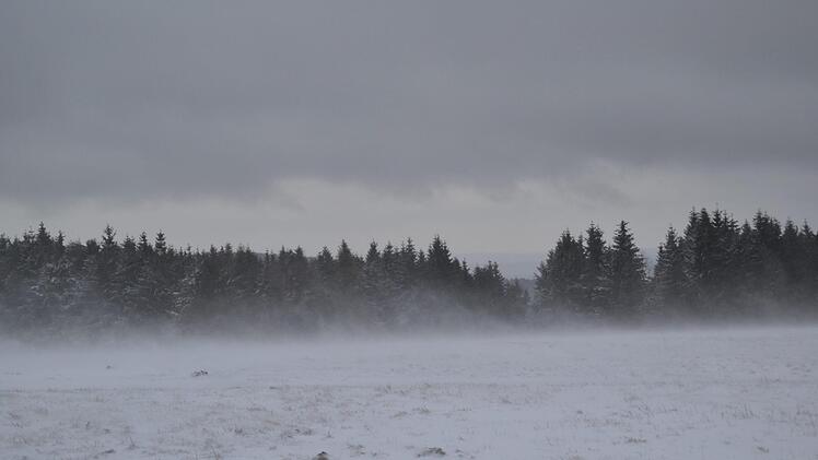 Auf dem Gipfelplateau weht es heftig. Foto: Johannes Schlereth
