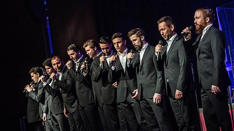 Mit einem bunt gemischten Programm begeisterten "The 12 Tenors" das Coburger Publikum. Foto: Jochen Berger