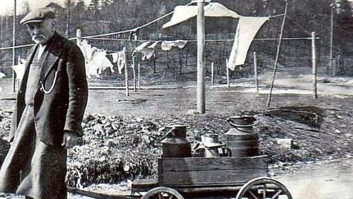 Wohl dem, der einen fahrbaren Untersatz hatte, wie einen Handwagen. Mit so einem Wagen war sicher auch der Schieber Kurt unterwegs.