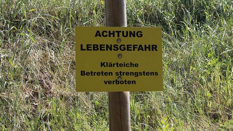 In Sandgruben in denen noch gefördert wird, besteht Lebensgefahr.