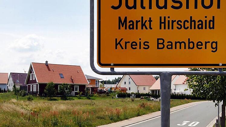 Ein typisches Neubaugebiet für junge Familien am Ortsrand: der Juliushof in Hirschaid Foto: Matthias Hoch