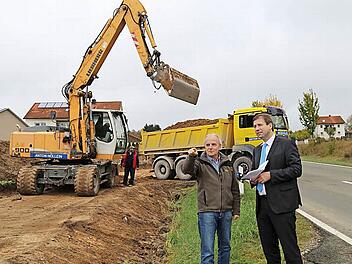Landrat Hermann Ulm und Bürgermeister Markus Grüner beim offiziellen Baubeginn Foto: Franz Galster