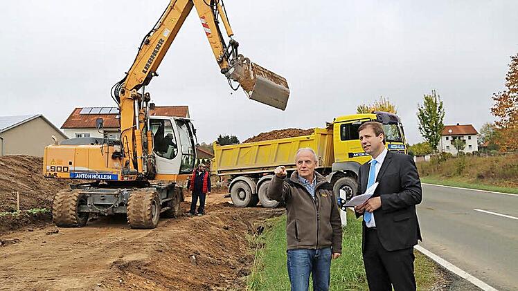 Landrat Hermann Ulm und Bürgermeister Markus Grüner beim offiziellen Baubeginn Foto: Franz Galster