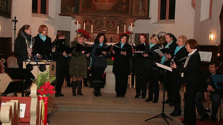 Das neue Frauenensemble, Leitung Ingrid Geyer (rechts) Foto: Evi Seeger