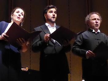 Drei Vertreter des italienischen Fachs: die Sopranistin Ludmilla Bauerfeldt aus Argentinien, der Tenor Pavel Kolgatin aus Russland und der Bassbariton Daniel Kotlinski aus Polen. Foto: Ahnert