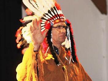 M&auml;c H&auml;rder als "Apatschenh&auml;uptling" Winnetou Foto: Roland Dietz